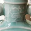 清 天青釉暗刻八寶紋雙耳扁瓶：圖片 3