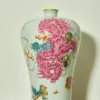 粉彩獅子戲球 梅瓶